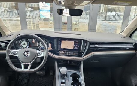 Volkswagen Touareg III, 2019 год, 4 700 000 рублей, 17 фотография