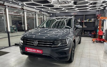 Volkswagen Tiguan II, 2020 год, 2 570 000 рублей, 2 фотография