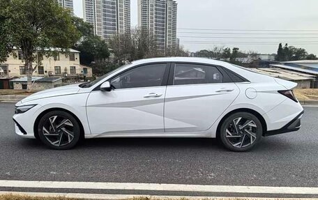 Hyundai Elantra, 2023 год, 1 220 000 рублей, 7 фотография