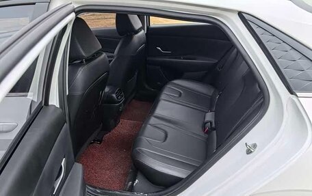 Hyundai Elantra, 2023 год, 1 220 000 рублей, 16 фотография