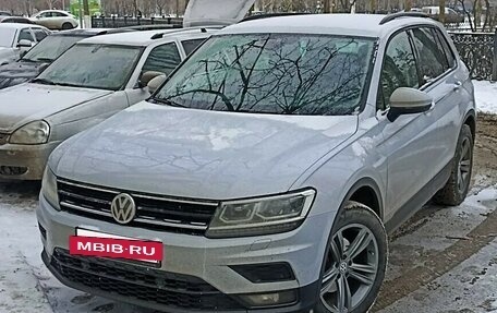 Volkswagen Tiguan II, 2019 год, 2 500 000 рублей, 2 фотография