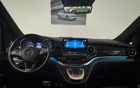 Mercedes-Benz V-Класс, 2023 год, 11 000 000 рублей, 13 фотография