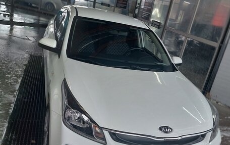 KIA Rio III рестайлинг, 2017 год, 935 000 рублей, 1 фотография