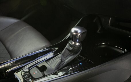 Toyota C-HR I рестайлинг, 2017 год, 1 848 000 рублей, 11 фотография