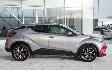Toyota C-HR I рестайлинг, 2017 год, 1 848 000 рублей, 6 фотография