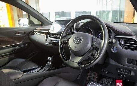 Toyota C-HR I рестайлинг, 2017 год, 1 848 000 рублей, 12 фотография