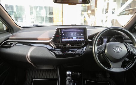 Toyota C-HR I рестайлинг, 2017 год, 1 848 000 рублей, 15 фотография