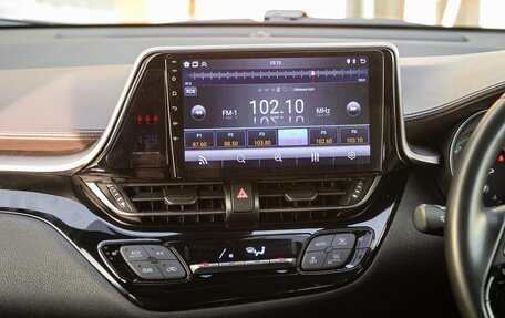 Toyota C-HR I рестайлинг, 2017 год, 1 848 000 рублей, 16 фотография