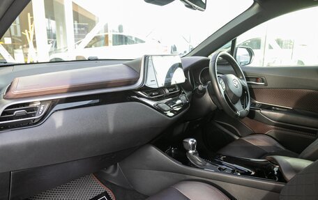 Toyota C-HR I рестайлинг, 2017 год, 1 848 000 рублей, 18 фотография