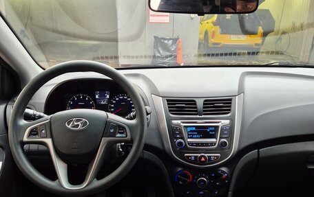 Hyundai Solaris II рестайлинг, 2015 год, 860 000 рублей, 5 фотография