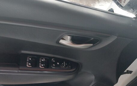 KIA Rio III рестайлинг, 2017 год, 935 000 рублей, 22 фотография