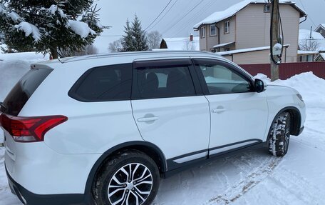 Mitsubishi Outlander III рестайлинг 3, 2016 год, 1 750 000 рублей, 6 фотография