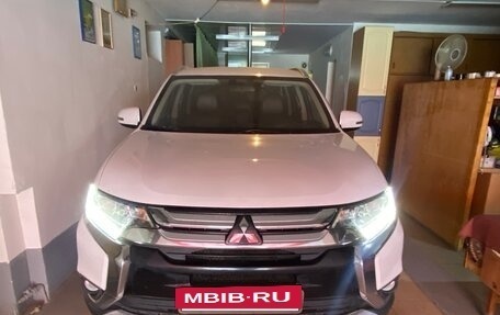 Mitsubishi Outlander III рестайлинг 3, 2016 год, 1 750 000 рублей, 10 фотография