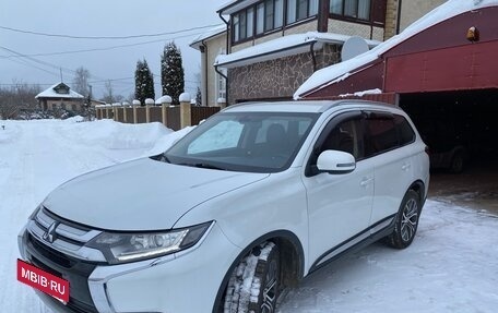Mitsubishi Outlander III рестайлинг 3, 2016 год, 1 750 000 рублей, 5 фотография