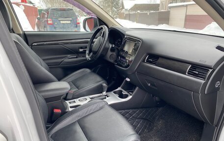 Mitsubishi Outlander III рестайлинг 3, 2016 год, 1 750 000 рублей, 14 фотография