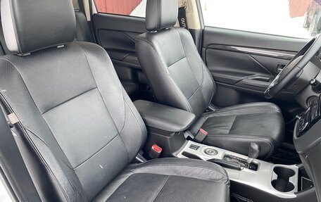 Mitsubishi Outlander III рестайлинг 3, 2016 год, 1 750 000 рублей, 15 фотография