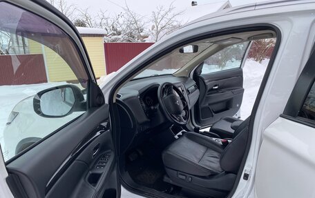 Mitsubishi Outlander III рестайлинг 3, 2016 год, 1 750 000 рублей, 20 фотография