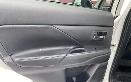 Mitsubishi Outlander III рестайлинг 3, 2016 год, 1 750 000 рублей, 22 фотография