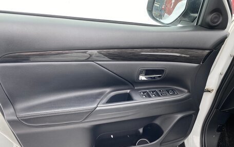 Mitsubishi Outlander III рестайлинг 3, 2016 год, 1 750 000 рублей, 23 фотография