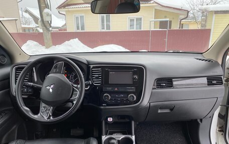 Mitsubishi Outlander III рестайлинг 3, 2016 год, 1 750 000 рублей, 19 фотография