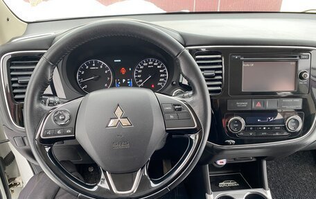 Mitsubishi Outlander III рестайлинг 3, 2016 год, 1 750 000 рублей, 25 фотография