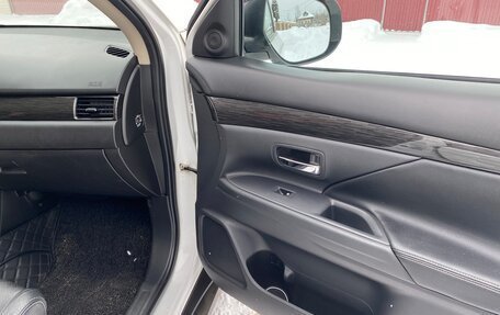 Mitsubishi Outlander III рестайлинг 3, 2016 год, 1 750 000 рублей, 31 фотография