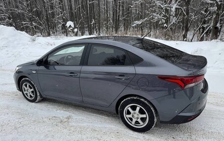 Hyundai Solaris II рестайлинг, 2021 год, 1 675 000 рублей, 3 фотография