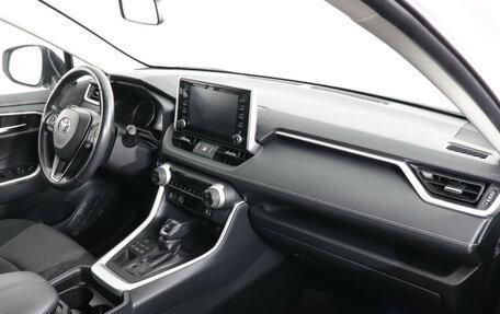 Toyota RAV4, 2019 год, 3 399 000 рублей, 10 фотография
