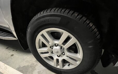 Toyota Land Cruiser Prado 150 рестайлинг 2, 2011 год, 2 650 000 рублей, 8 фотография