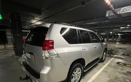 Toyota Land Cruiser Prado 150 рестайлинг 2, 2011 год, 2 650 000 рублей, 3 фотография