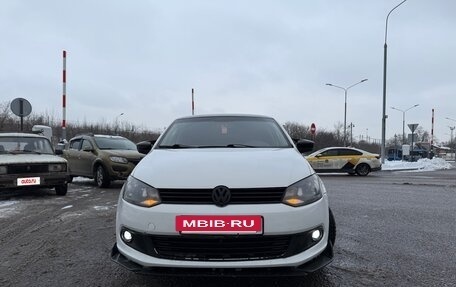 Volkswagen Polo VI (EU Market), 2013 год, 720 000 рублей, 2 фотография