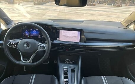 Volkswagen Golf VIII, 2022 год, 2 020 000 рублей, 7 фотография