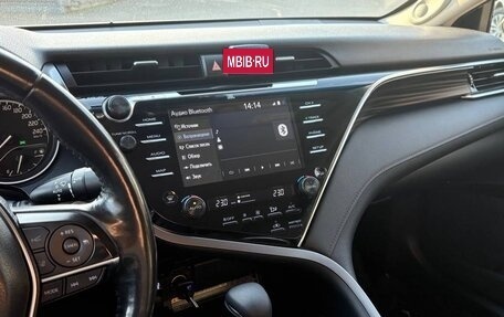 Toyota Camry, 2018 год, 2 840 000 рублей, 10 фотография