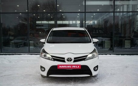 Toyota Verso I, 2013 год, 1 300 000 рублей, 3 фотография