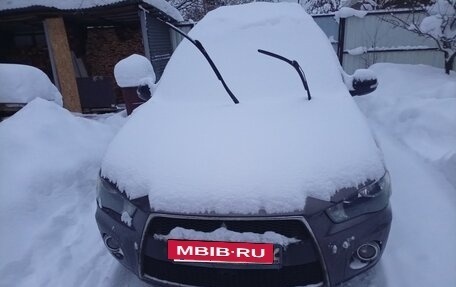 Mitsubishi Outlander III рестайлинг 3, 2011 год, 1 000 000 рублей, 3 фотография