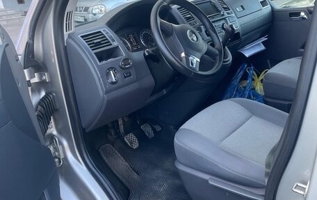 Volkswagen Caravelle T5, 2013 год, 1 500 000 рублей, 1 фотография