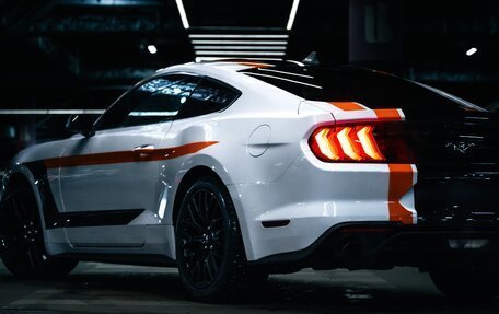 Ford Mustang VI рестайлинг, 2020 год, 4 200 000 рублей, 4 фотография