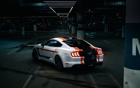 Ford Mustang VI рестайлинг, 2020 год, 4 200 000 рублей, 10 фотография