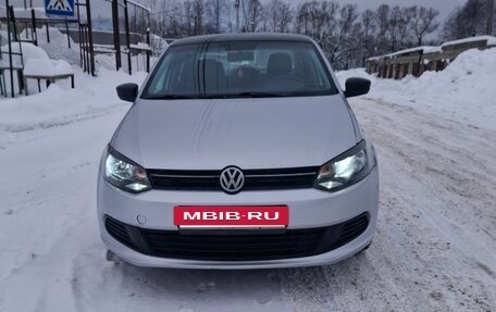 Volkswagen Polo VI (EU Market), 2013 год, 665 000 рублей, 2 фотография