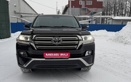 Toyota Land Cruiser 200, 2017 год, 5 750 000 рублей, 2 фотография