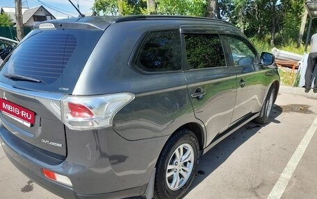 Mitsubishi Outlander III рестайлинг 3, 2013 год, 1 350 000 рублей, 3 фотография