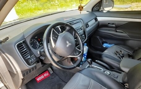 Mitsubishi Outlander III рестайлинг 3, 2013 год, 1 350 000 рублей, 5 фотография