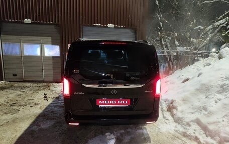 Mercedes-Benz V-Класс, 2017 год, 4 250 000 рублей, 2 фотография