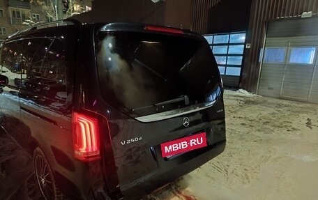 Mercedes-Benz V-Класс, 2017 год, 4 250 000 рублей, 14 фотография