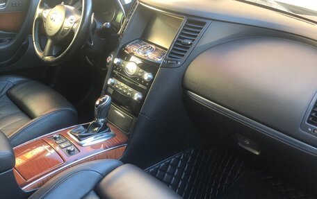 Infiniti QX70, 2014 год, 2 700 000 рублей, 12 фотография