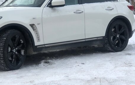 Infiniti QX70, 2014 год, 2 700 000 рублей, 11 фотография