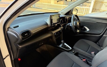 Toyota Yaris Cross, 2022 год, 1 830 000 рублей, 7 фотография