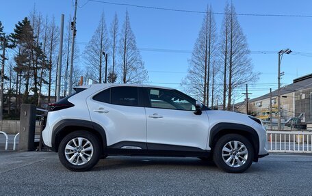 Toyota Yaris Cross, 2022 год, 1 830 000 рублей, 2 фотография