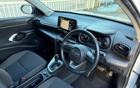 Toyota Yaris Cross, 2022 год, 1 830 000 рублей, 8 фотография