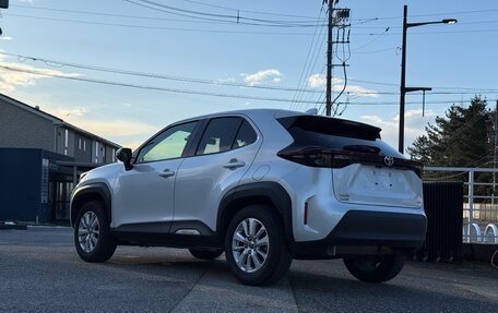 Toyota Yaris Cross, 2022 год, 1 830 000 рублей, 5 фотография